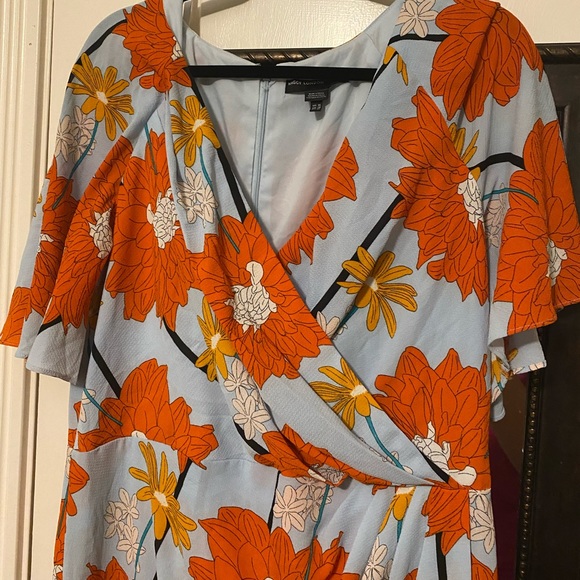 Maggy London Dresses & Skirts - Used Maggy London MIDI Wrap dress, size 16, true to size, blue and orange color.